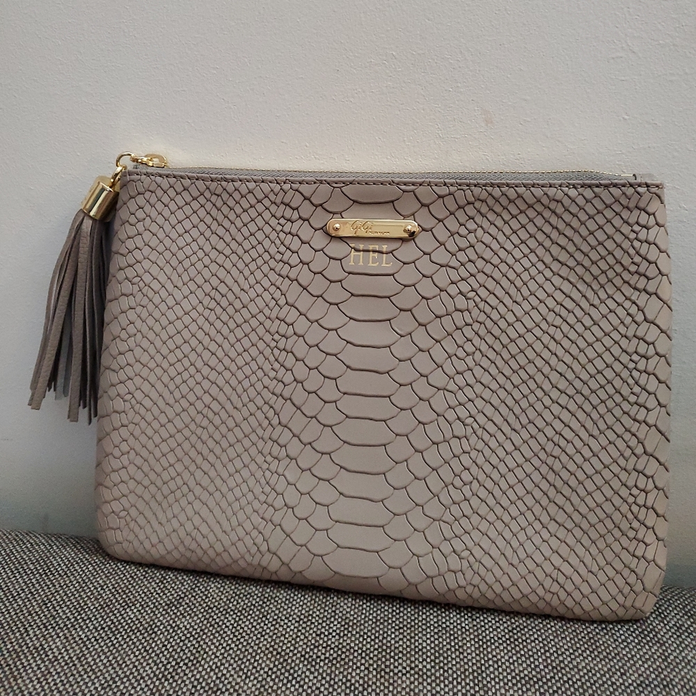 GiGi New York All-in-One Leather Clutch Tass